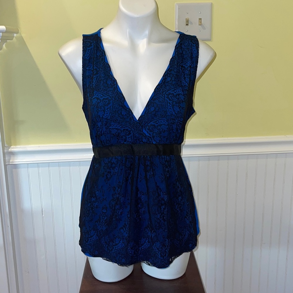 New York & Company ladies Royal blue and black lace sleeveless top. NWT. Medium